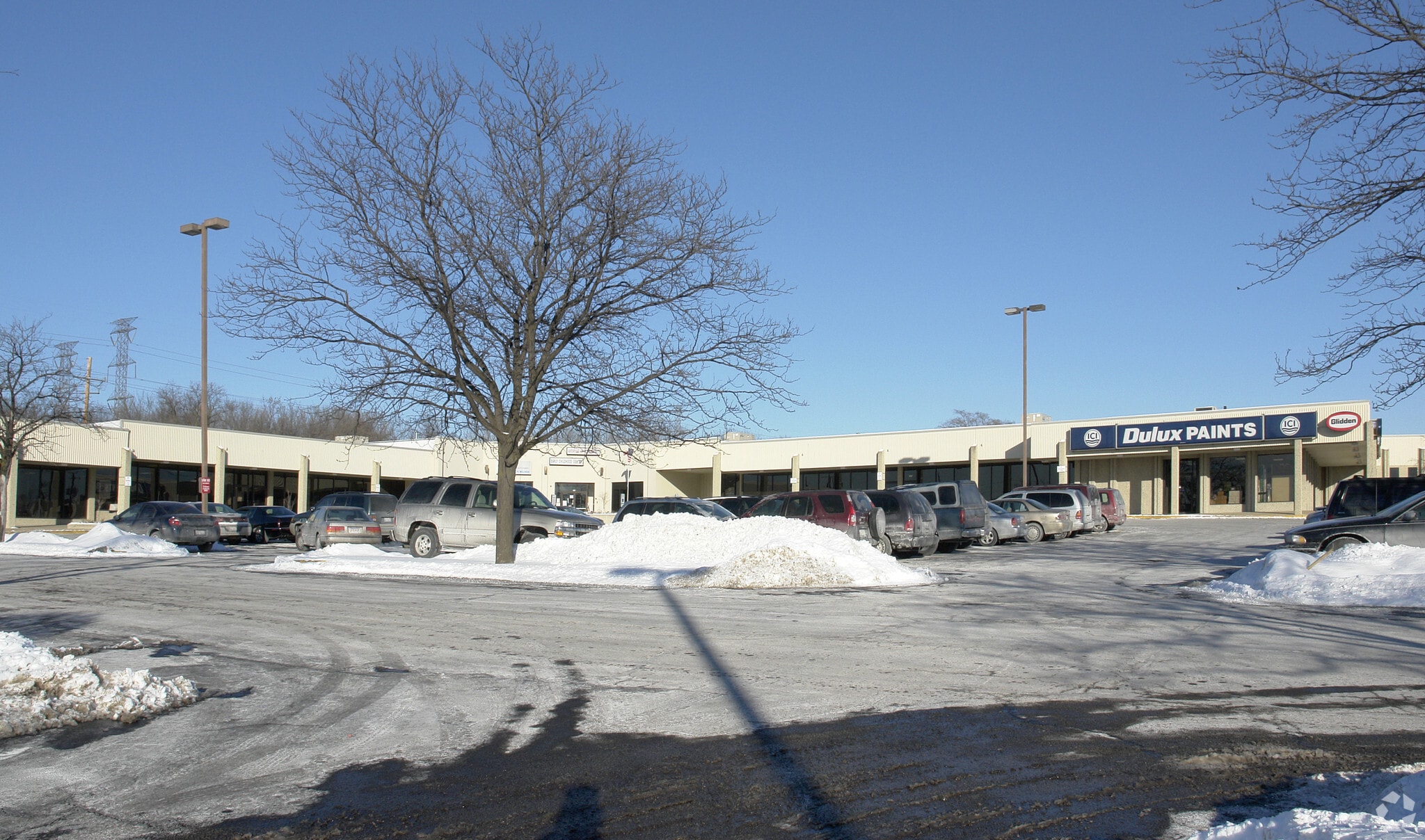 254-302 E Indian Trail, Aurora, IL for sale Primary Photo- Image 1 of 1