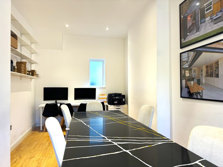 111 St. John's Hl, London for lease - Building Photo - Image 2 of 3