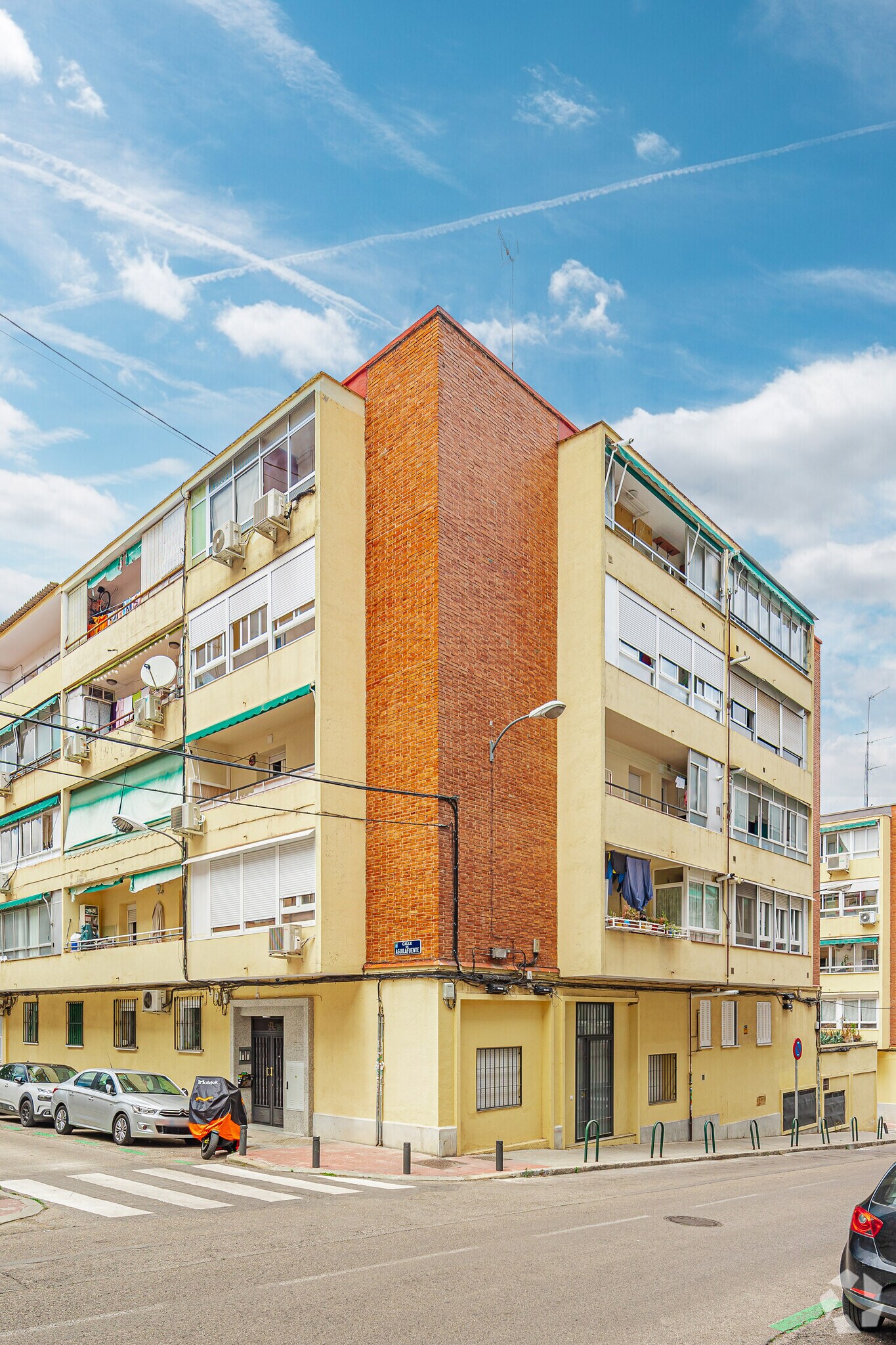 Calle de Aguilafuente, 71, Madrid, Madrid for sale Primary Photo- Image 1 of 1