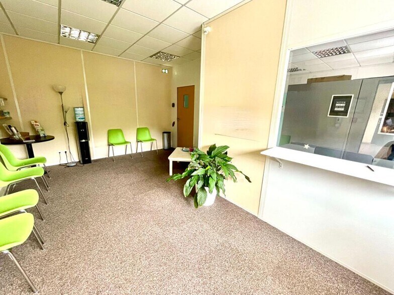 Office in Angers for lease - Interior Photo - Image 2 of 5