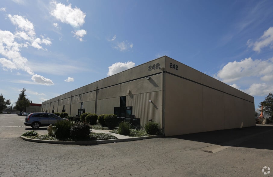 252 W Larch Rd, Tracy, CA for lease - Building Photo - Image 3 of 6