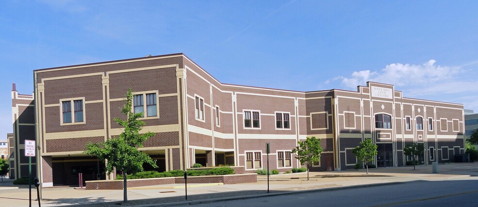 110-301 N Adams St, Green Bay, WI for lease - Building Photo - Image 1 of 26