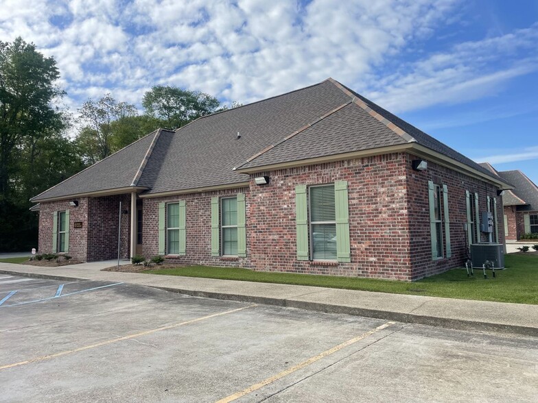 1201 S Purpera Ave, Gonzales, LA for lease - Building Photo - Image 1 of 7