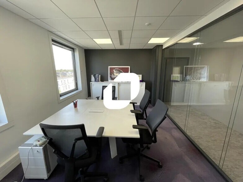 Office in Charenton-le-Pont for lease - Interior Photo - Image 2 of 9