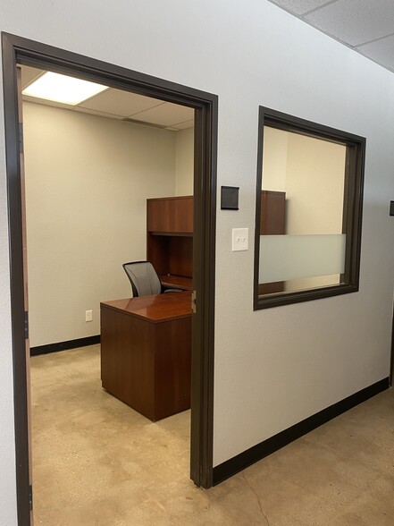 411 N Main St, Euless, TX for lease - Interior Photo - Image 3 of 8