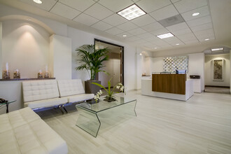 100 Wilshire Blvd, Santa Monica, CA for lease Lobby- Image 2 of 9