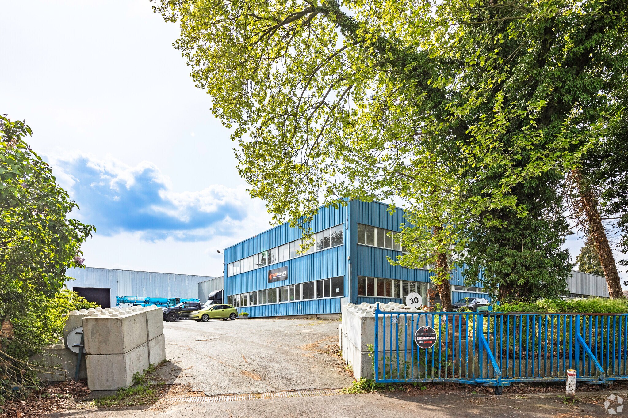 Avenue Du Château, Saint-Ouen-l'Aumône for lease Primary Photo- Image 1 of 3