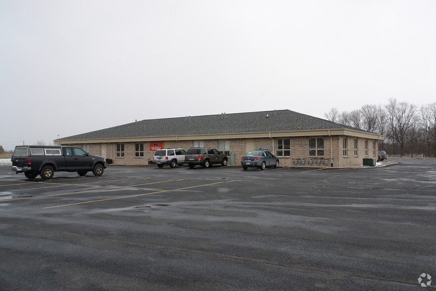 576-588 Olds St, Jonesville, MI for sale - Building Photo - Image 2 of 4