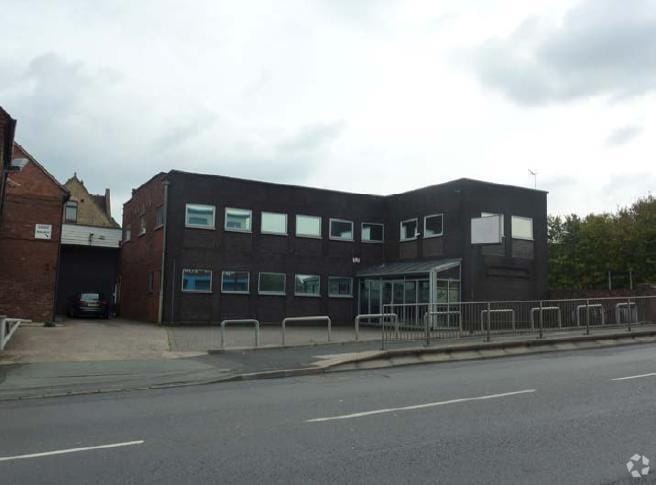80-82 Dudley Rd, Stourbridge for lease Primary Photo- Image 1 of 2
