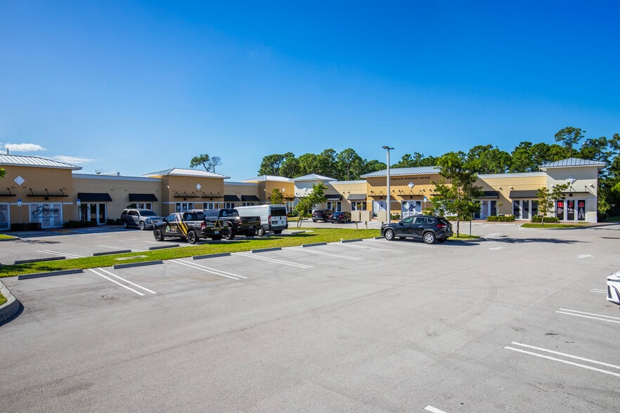 330 NW Enterprise Dr, Port Saint Lucie, FL for lease - Building Photo - Image 1 of 13