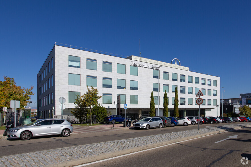 Avenida De Bruselas, 30, Alcobendas, Madrid for lease - Primary Photo - Image 1 of 2