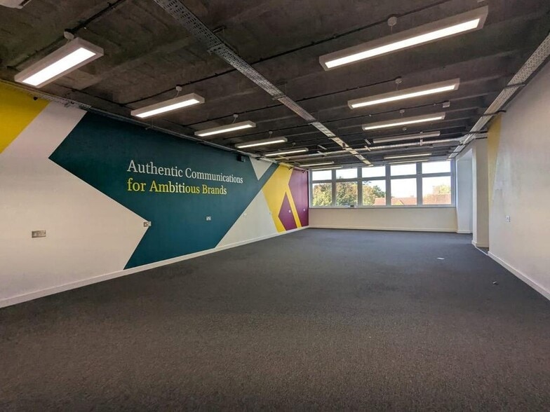 229-235 High St, Guildford for lease - Building Photo - Image 2 of 13