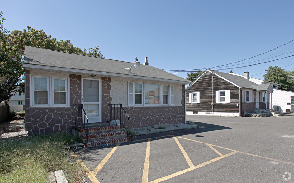 35 Princeton Ave, Brick, NJ for sale - Primary Photo - Image 2 of 7