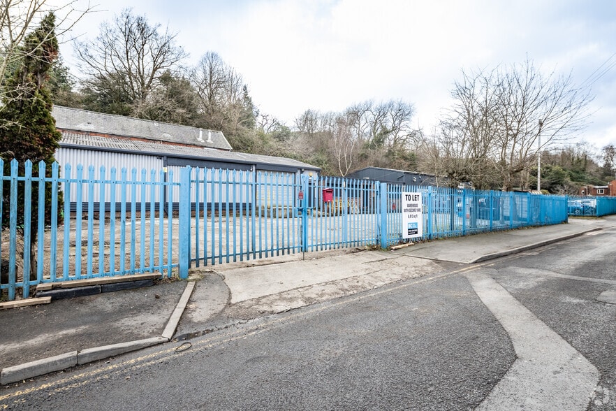 65 Park Rd, Dukinfield for lease - Building Photo - Image 2 of 2