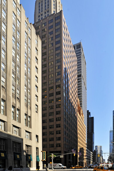 560 Lexington Ave, New York, NY for lease - Building Photo - Image 2 of 13