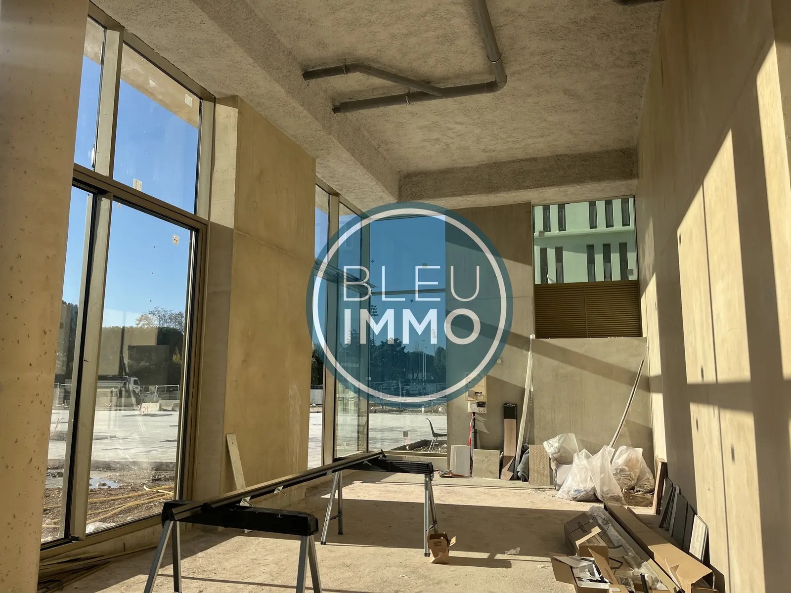 Retail in Nice for lease Interior Photo- Image 1 of 4