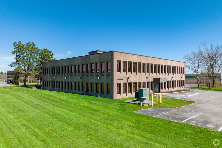 125 Elwood Davis Rd, Syracuse, NY for lease - Building Photo - Image 3 of 5