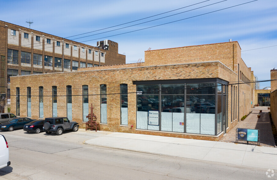 3057 N Rockwell St, Chicago, IL for lease - Building Photo - Image 1 of 6