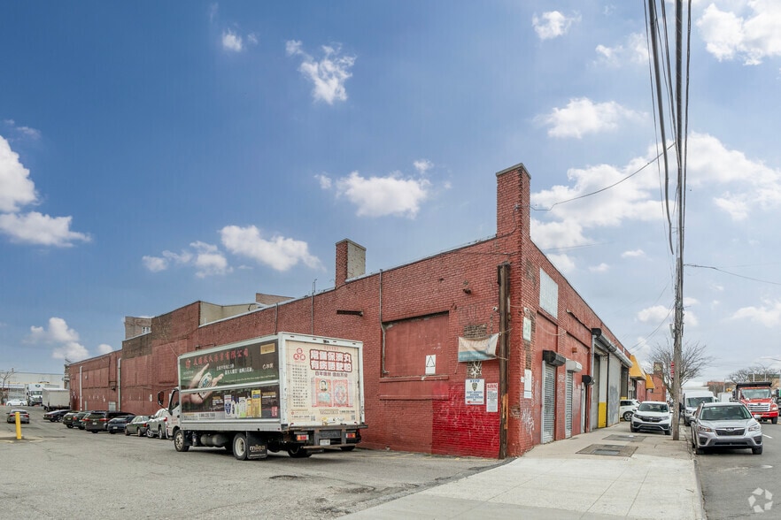 49-29 Metropolitan Ave, Maspeth, NY for sale - Building Photo - Image 2 of 5