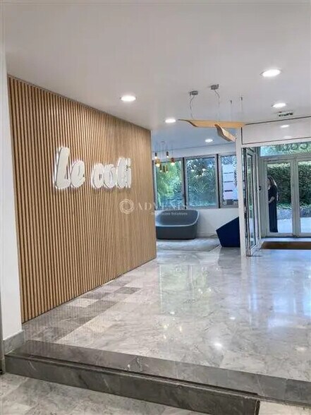 Office in Vélizy-Villacoublay for lease - Lobby - Image 1 of 1