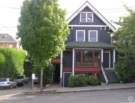 2326-2330 NW Everett St, Portland, OR for lease - Building Photo - Image 2 of 22