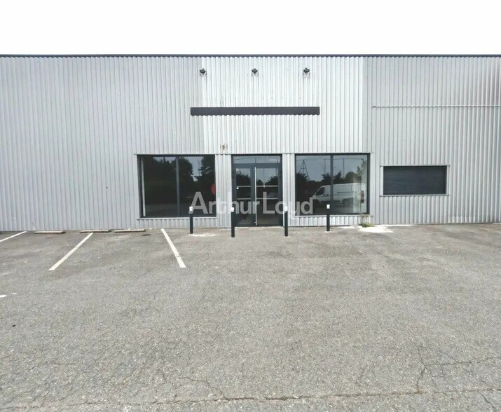 Retail in Reims for lease - Building Photo - Image 1 of 7