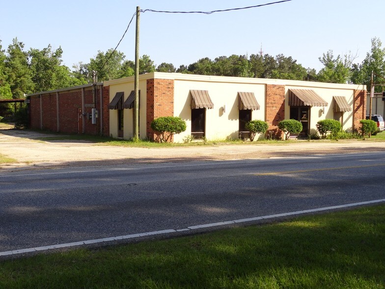 3927 Halls Mill Rd, Mobile, AL 36693