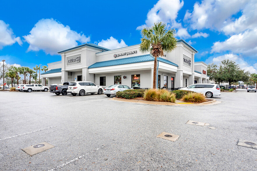 458-655 W Brandon Blvd, Brandon, FL for lease - Building Photo - Image 3 of 9