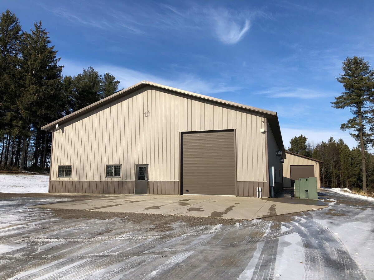 5901 Dyden Rd, Dryden, MI 48428