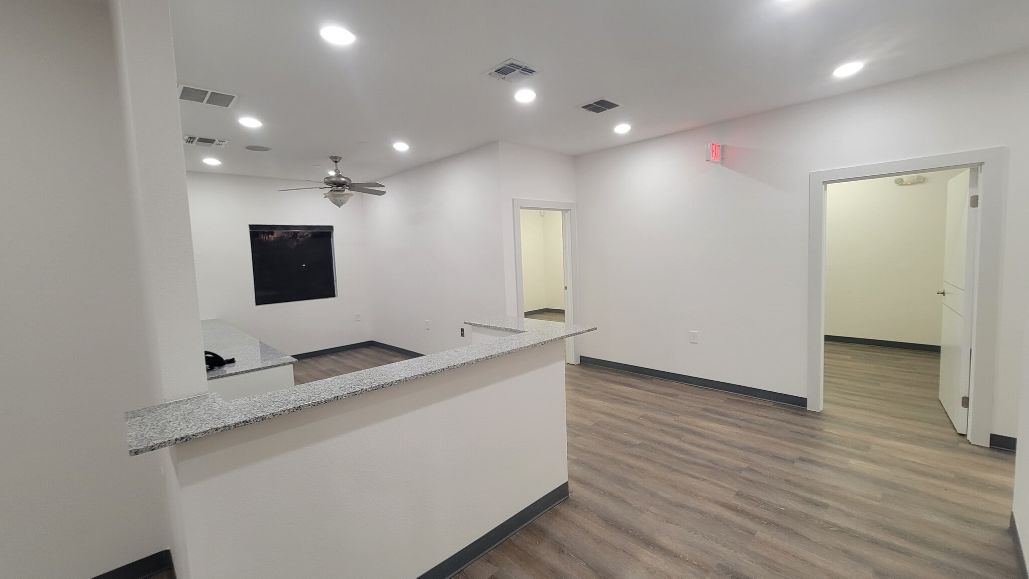 1116 E Walnut St, Seguin, TX for lease Building Photo- Image 1 of 5