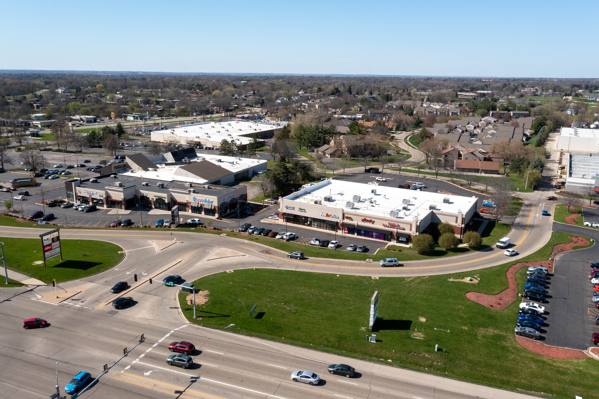 6150 E State St, Rockford, IL for lease Primary Photo- Image 1 of 4