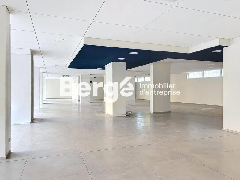 Retail in Saint-Laurent-du-Var for lease - Interior Photo - Image 2 of 16