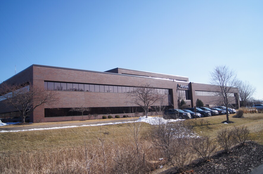 4000 Lexington Ave N, Shoreview, MN for lease - Building Photo - Image 2 of 8