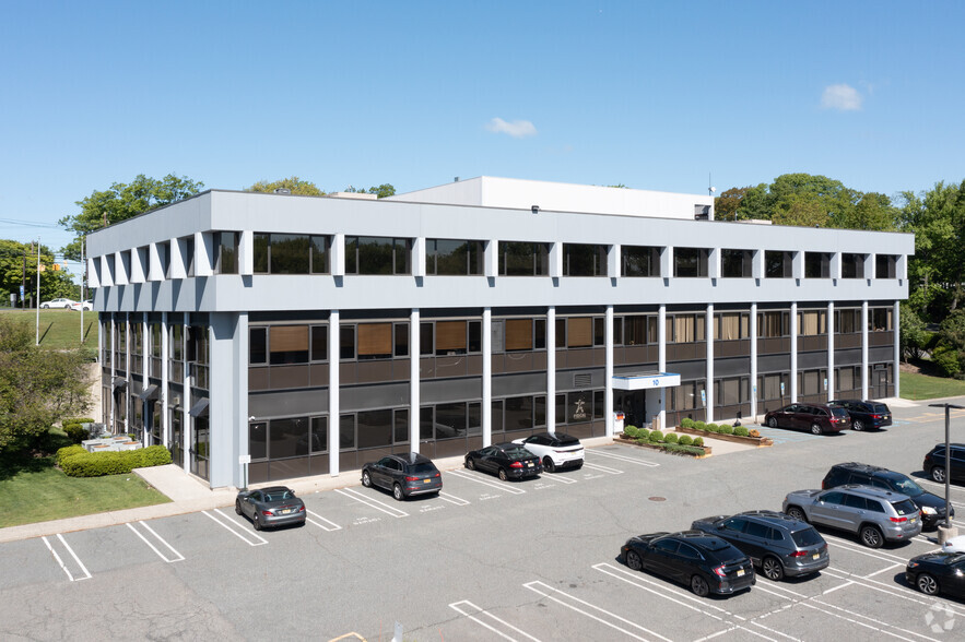 10 Forest Ave, Paramus, NJ for lease - Building Photo - Image 2 of 7