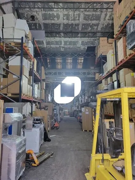 32 Rue Saint Just, Noisy-le-Sec for sale - Interior Photo - Image 2 of 2