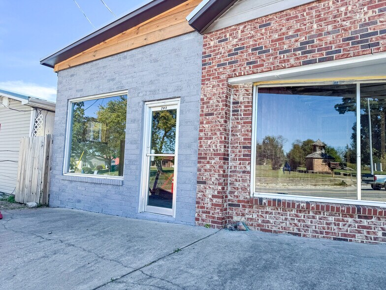 203-235 E Pickens Rd, Pea Ridge, AR for sale - Building Photo - Image 2 of 9