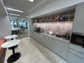 30 Eastbourne Ter, London for lease Interior Photo- Image 1 of 4