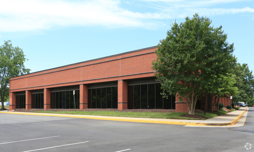 4230 Lafayette Center Dr, Chantilly, VA for lease - Building Photo - Image 1 of 11