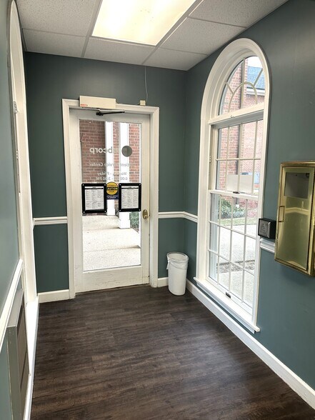 11350 Pembrooke Sq, Waldorf, MD for sale - Building Photo - Image 2 of 18