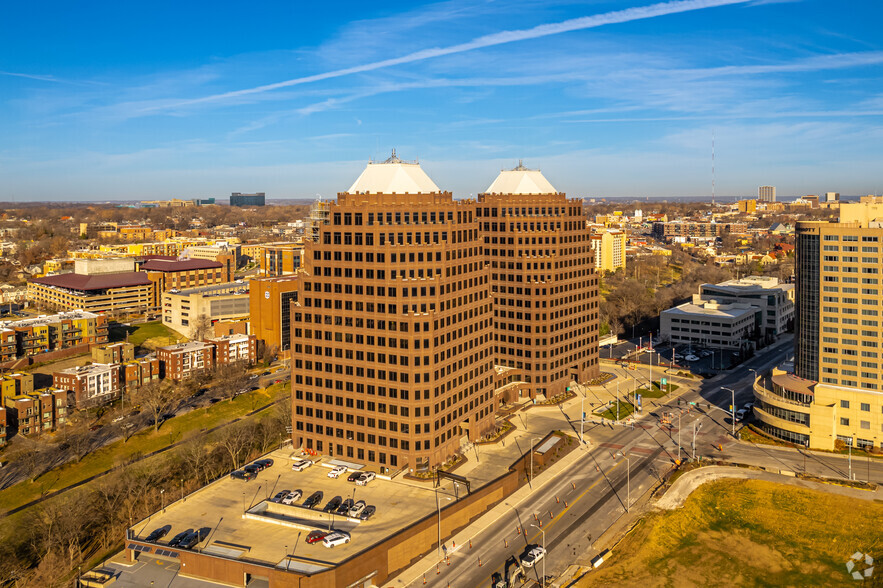 4520 Main St, Kansas City, MO for lease - Aerial - Image 3 of 7