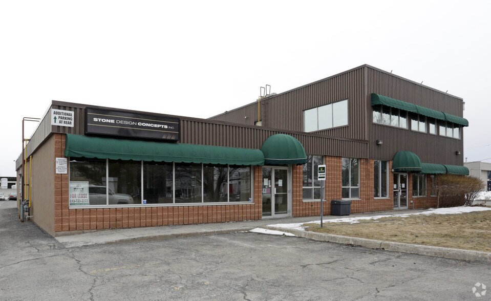 18 Bentley Ave, Nepean, ON K2E 6T8