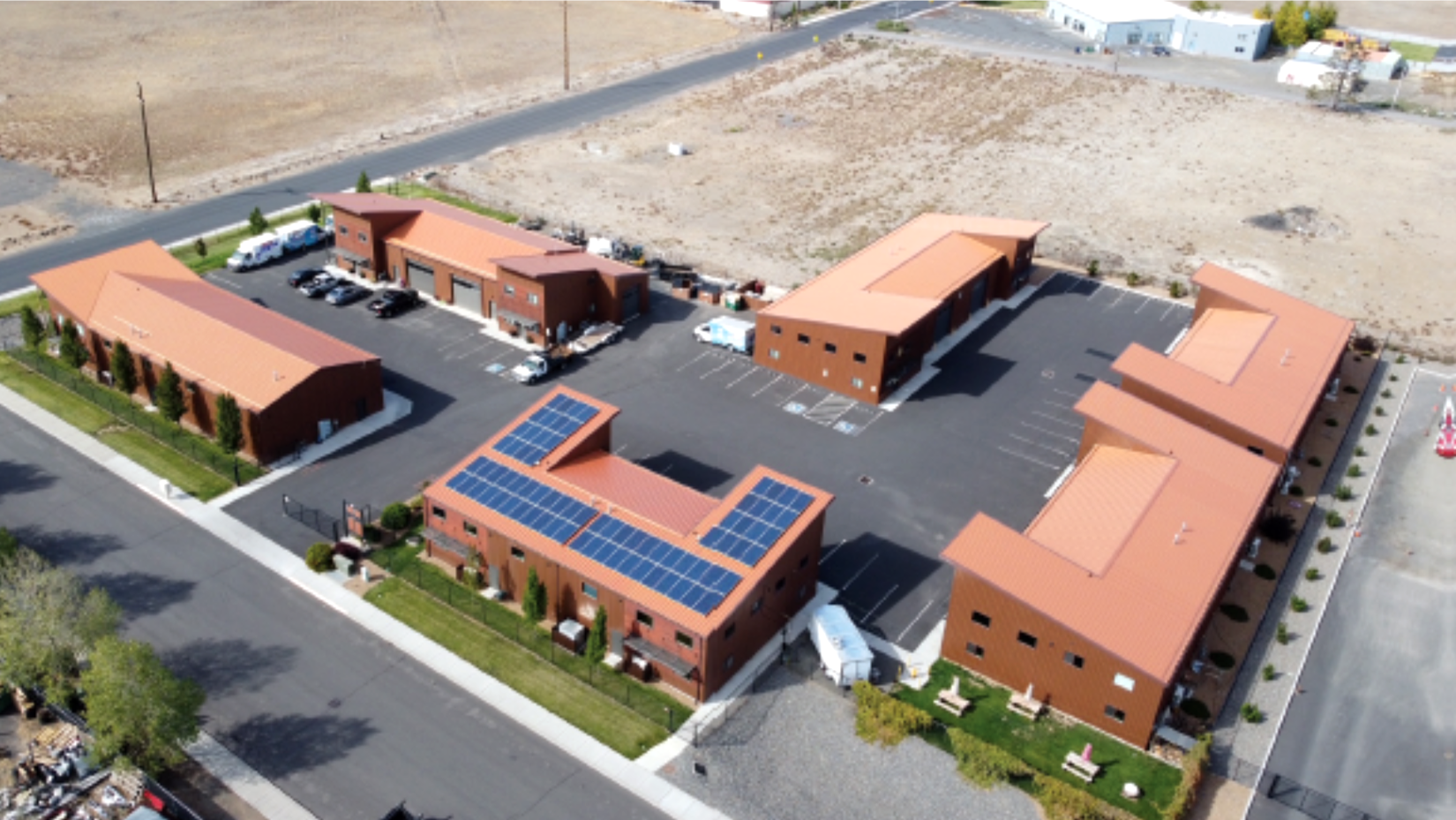 611 NE Jackpine Ct, Redmond, OR for lease Building Photo- Image 1 of 21