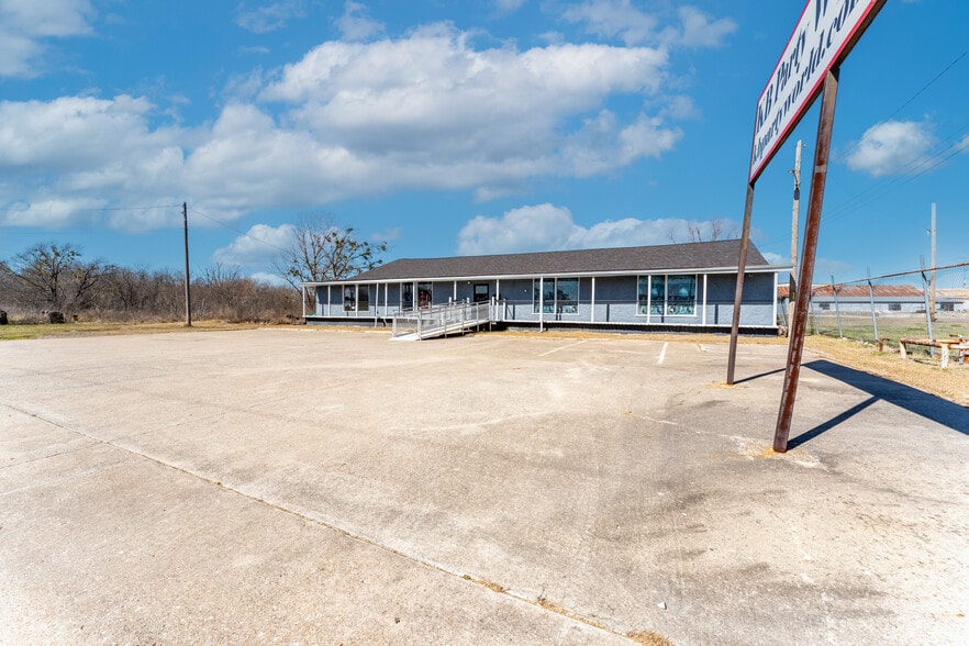5108 Lee St, Greenville, TX for lease - Building Photo - Image 2 of 14
