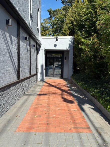 343 Manville Rd, Pleasantville, NY for lease - Building Photo - Image 3 of 4