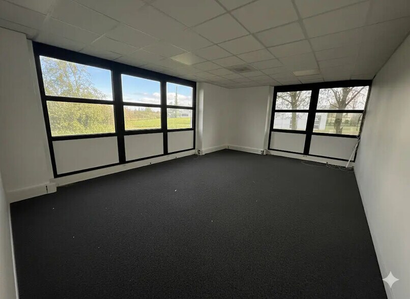 Office in Reims for lease - Interior Photo - Image 3 of 5