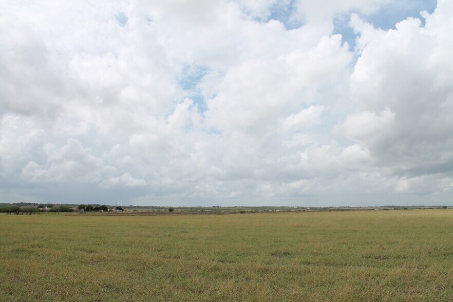 1973 Schuwirth Rd, Converse, TX for sale - Building Photo - Image 3 of 9