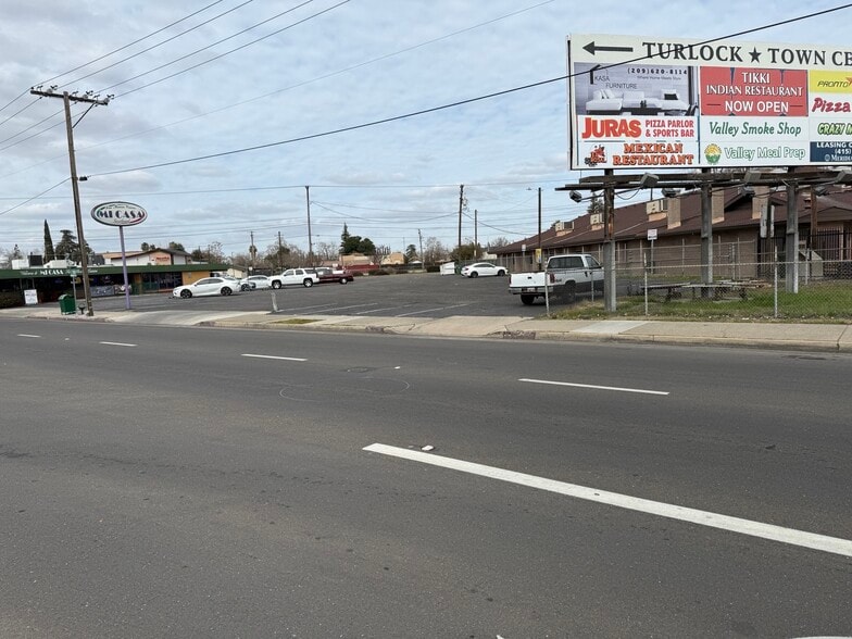 624 N Golden State Blvd, Turlock, CA for lease - Primary Photo - Image 1 of 3