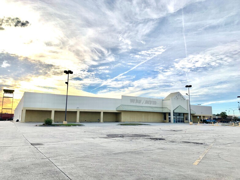 4650 Chef Menteur Hwy, New Orleans, LA 70126 Former WinnDixie