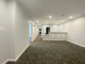 6221 Wilshire Blvd, Los Angeles, CA for lease Building Photo- Image 2 of 12