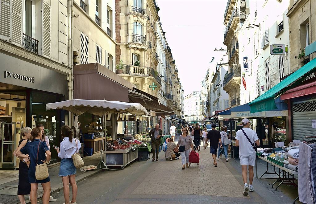 Retail in Paris for lease Building Photo- Image 1 of 6
